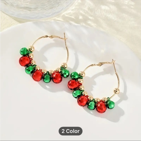 Earrings, NWT, Goldtone Christmas Ornament Bell Earrings, Lightweight, Cute - Picture 5 of 7